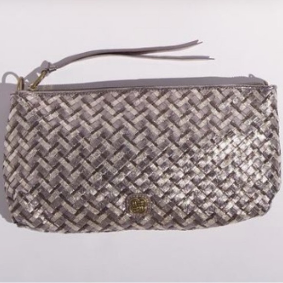 STUNNING Elliot Lucca Woven
Metallic Silver
Convertible Shoulder Bag - Picture 2 of 15